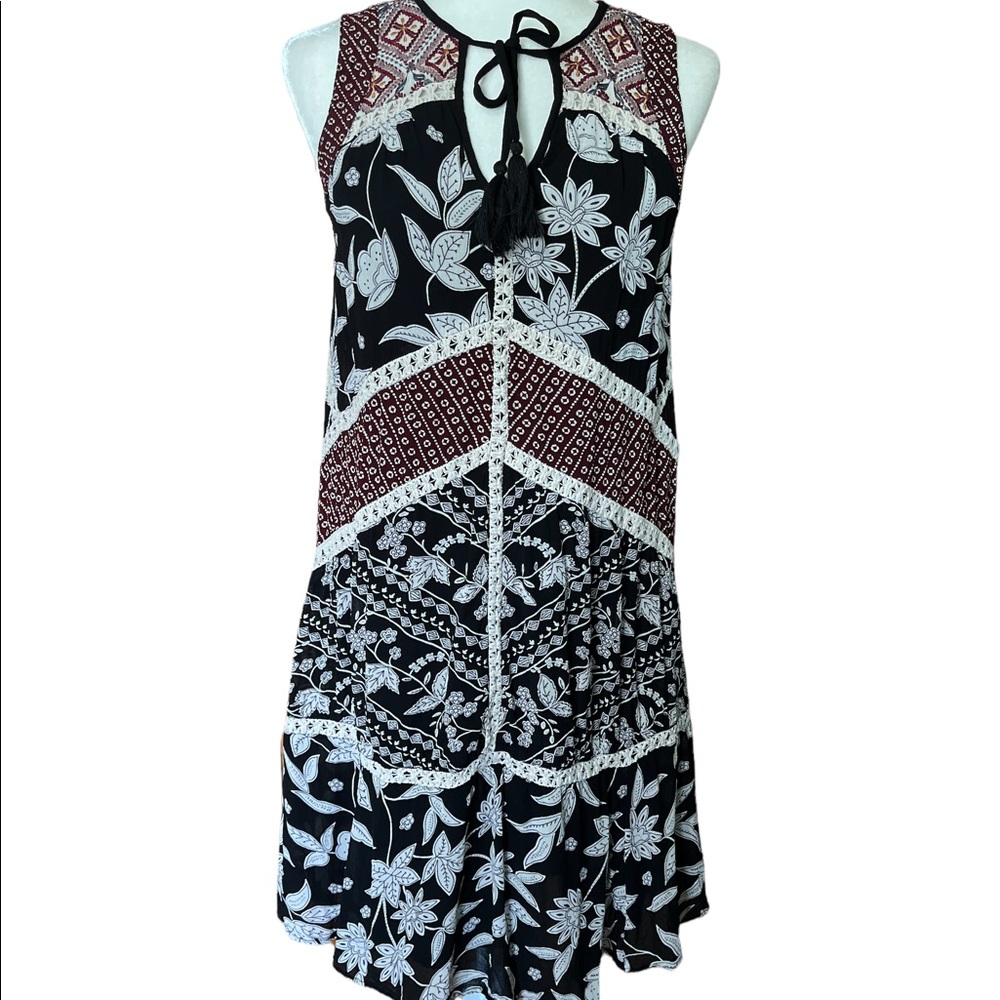 “Floreat” Black Grassland Floral MIDI dress. - Picture 3 of 9